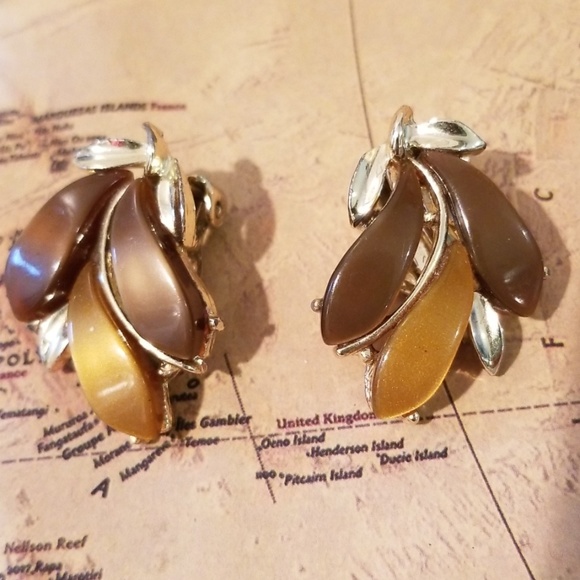 Vintage Bakelite Bracelet & Earrings set - Picture 6 of 7